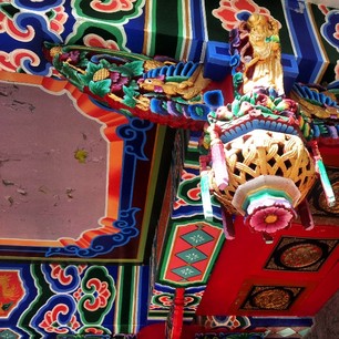 Love the colours on temples here.#Taiwan #Taipei #Asia #igaddict #igerstaiwan #travel #temple